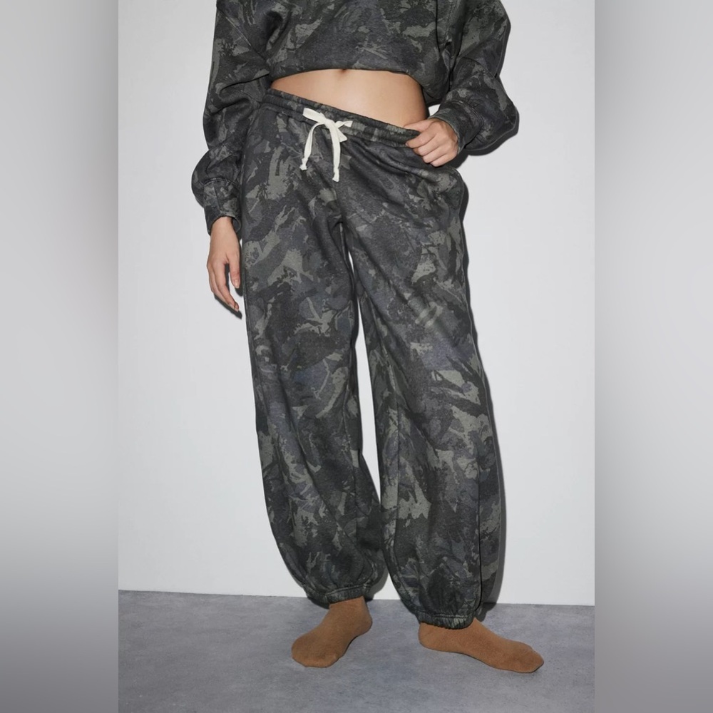 Urban Outfitters UO Out From Under Camo Hoodie Sweatshirt Jogger Sweatpant Small - Picture 6 of 9